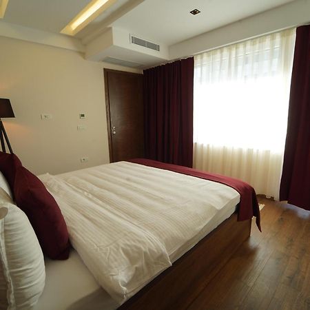 Monarch Hotel Prizren Bagian luar foto
