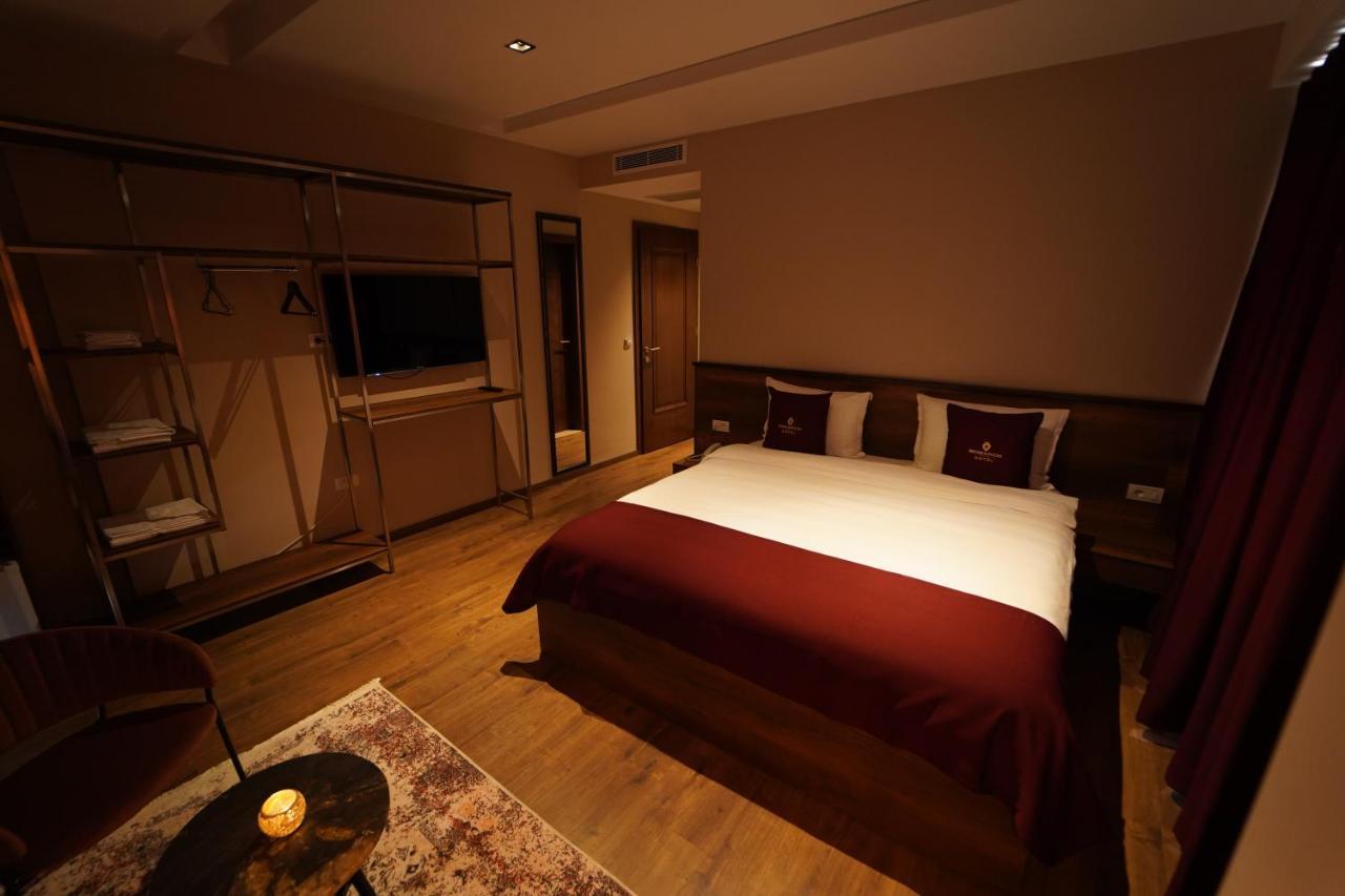 Monarch Hotel Prizren Bagian luar foto