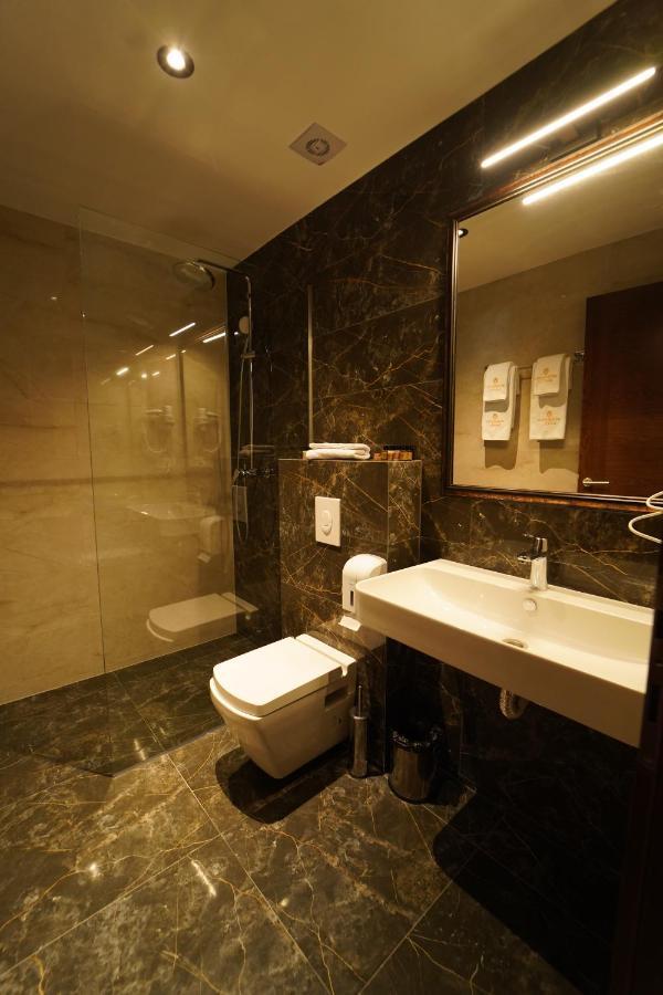 Monarch Hotel Prizren Bagian luar foto