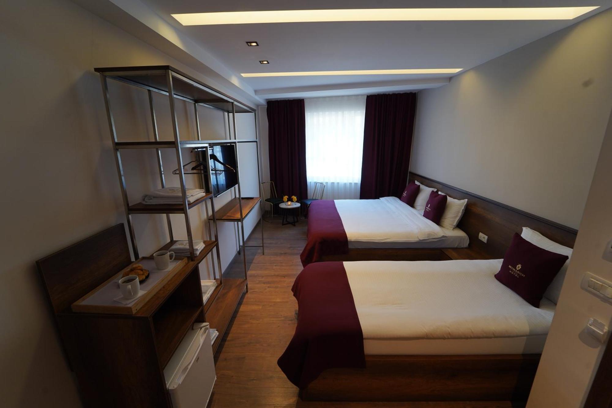 Monarch Hotel Prizren Bagian luar foto