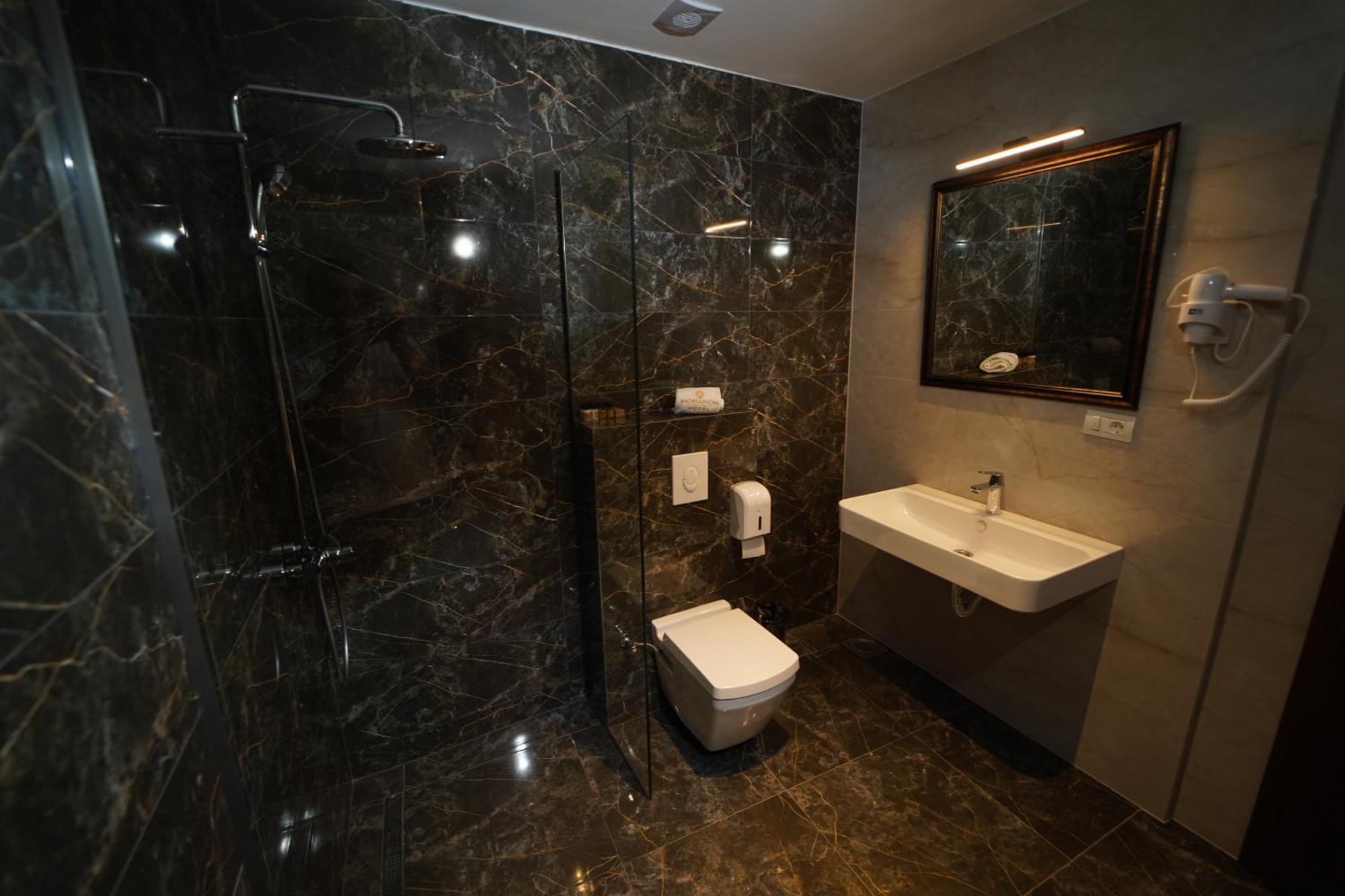 Monarch Hotel Prizren Bagian luar foto