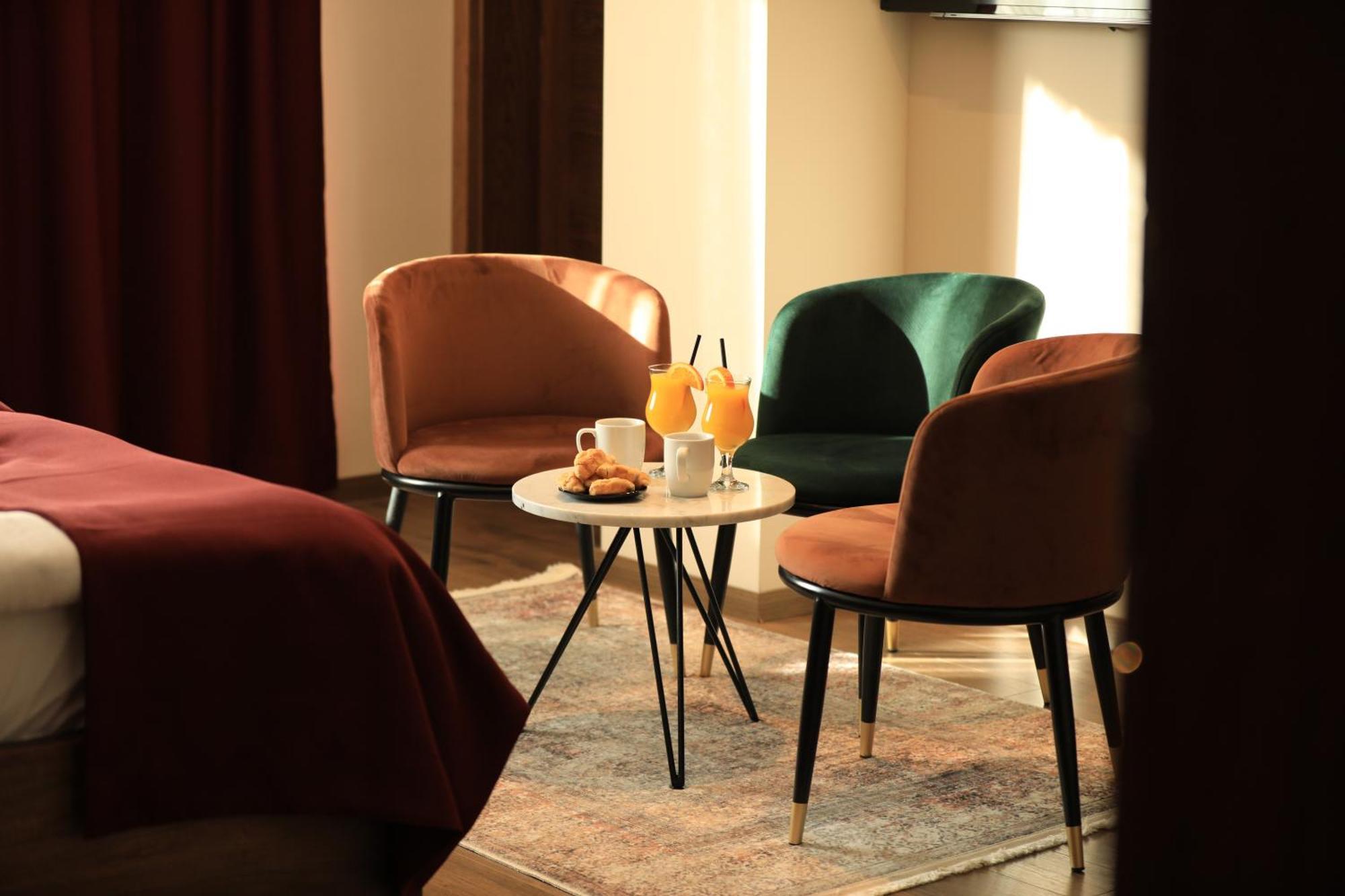 Monarch Hotel Prizren Bagian luar foto