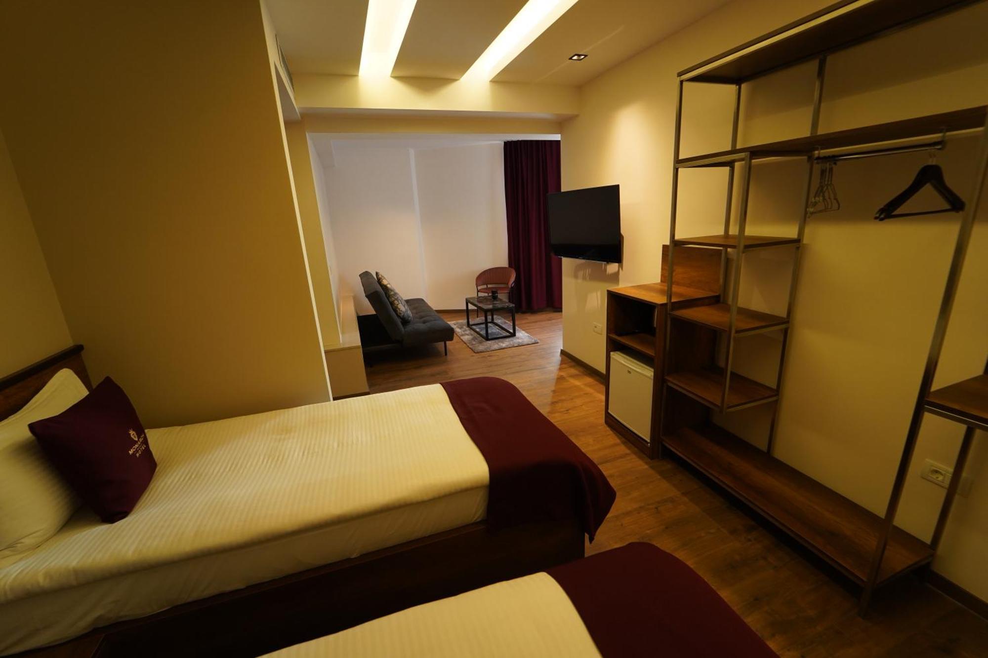 Monarch Hotel Prizren Bagian luar foto