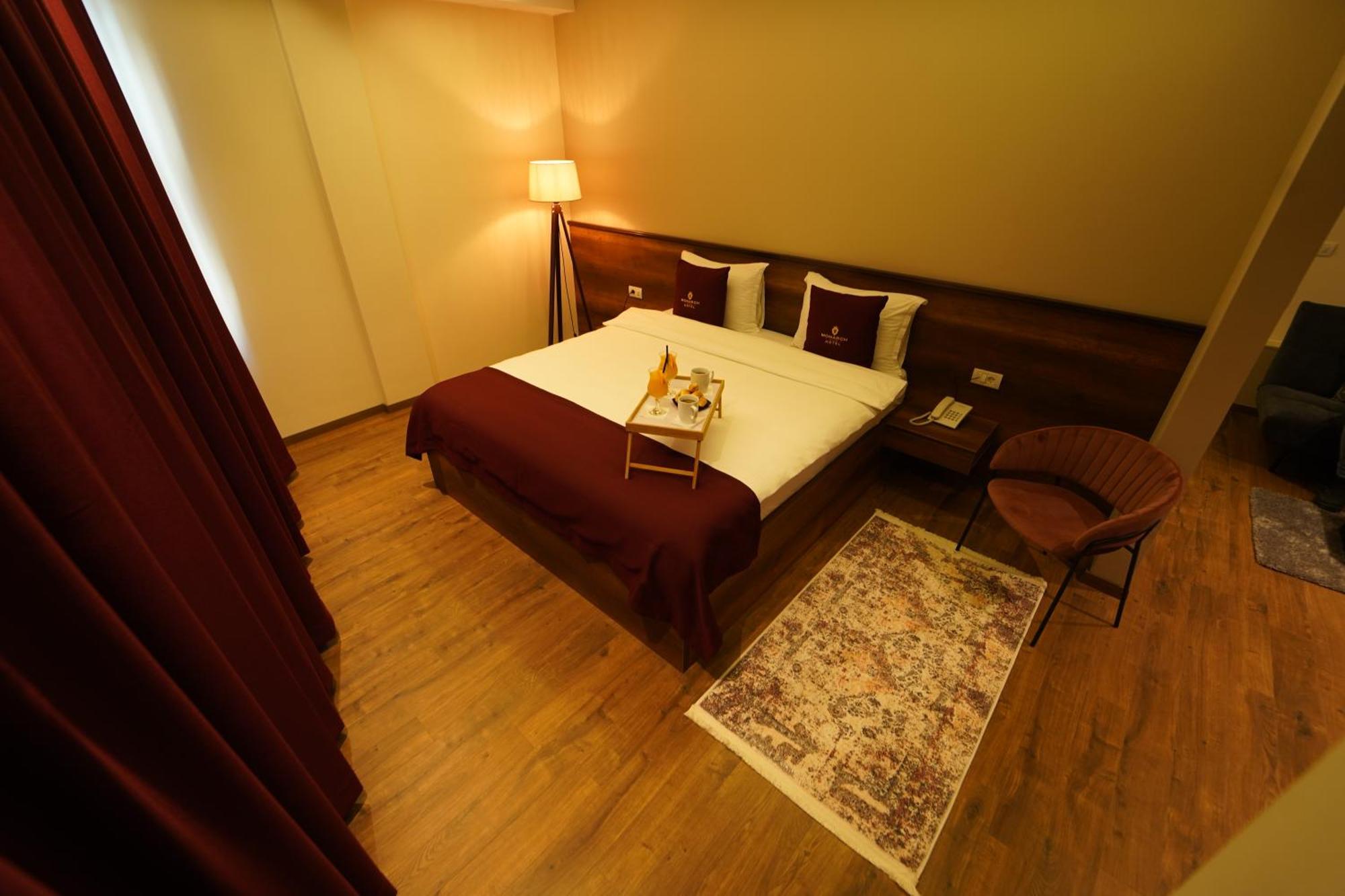 Monarch Hotel Prizren Bagian luar foto