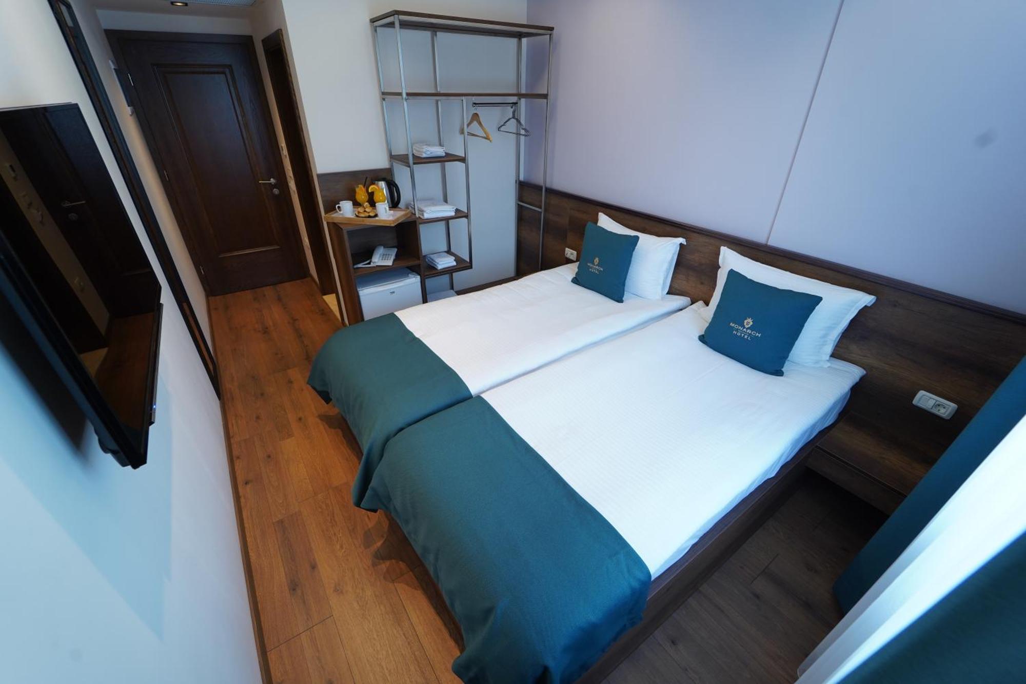 Monarch Hotel Prizren Bagian luar foto