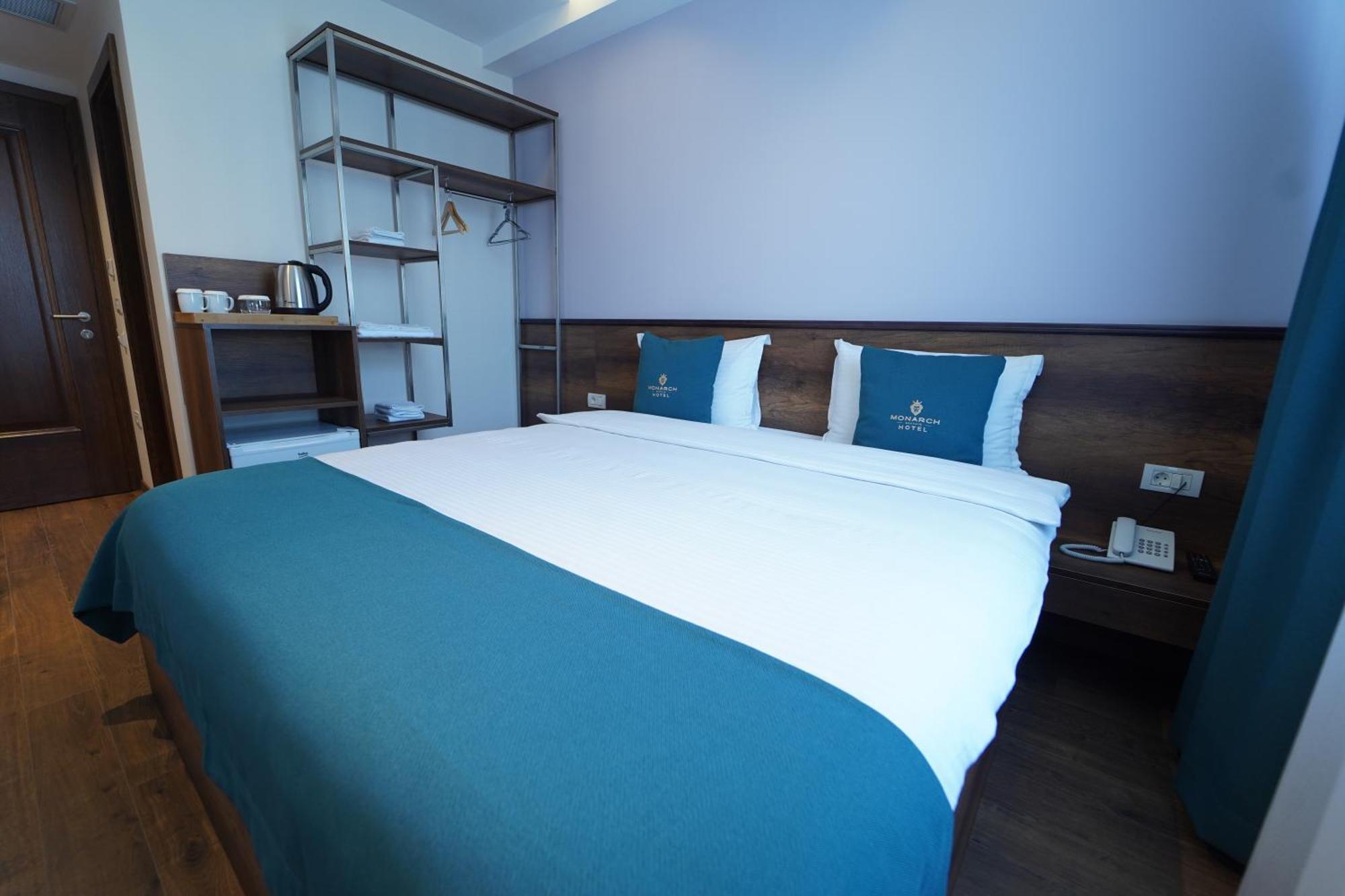 Monarch Hotel Prizren Bagian luar foto