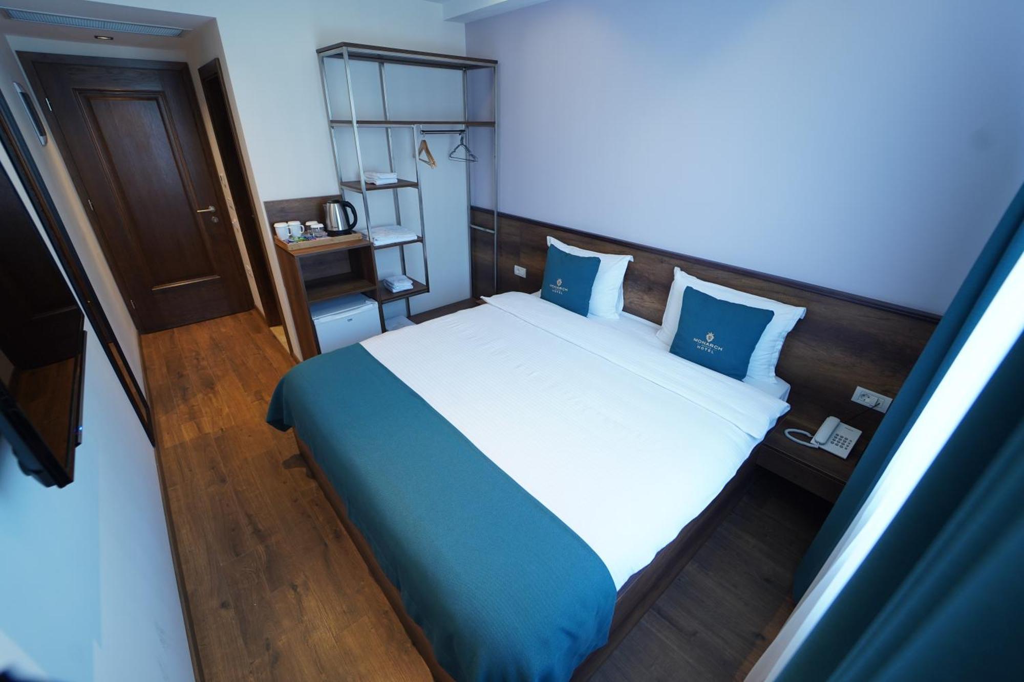 Monarch Hotel Prizren Bagian luar foto