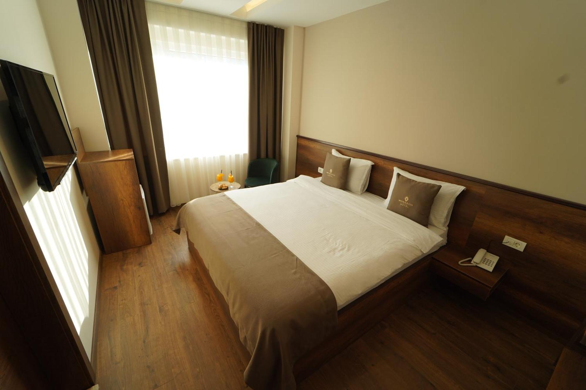 Monarch Hotel Prizren Bagian luar foto