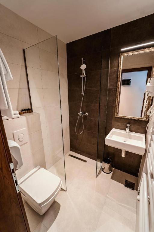 Monarch Hotel Prizren Bagian luar foto